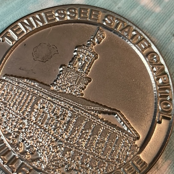 Vintage Nashville Tennessee Souvenir Coin Tennessee State Capital Pewter Medal - Picture 3 of 6